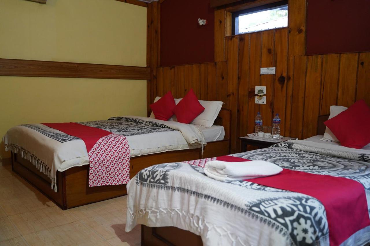 Chitwan Riverside Resort Sauraha Exterior photo
