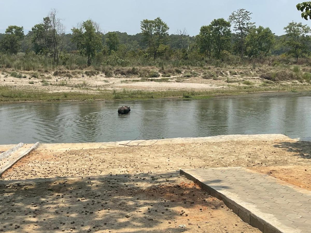 Chitwan Riverside Resort Sauraha Exterior photo