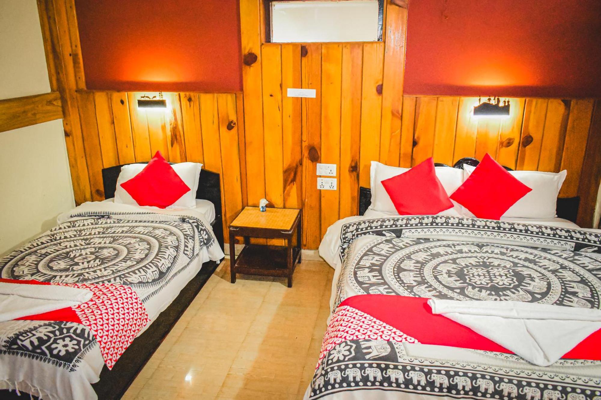 Chitwan Riverside Resort Sauraha Exterior photo