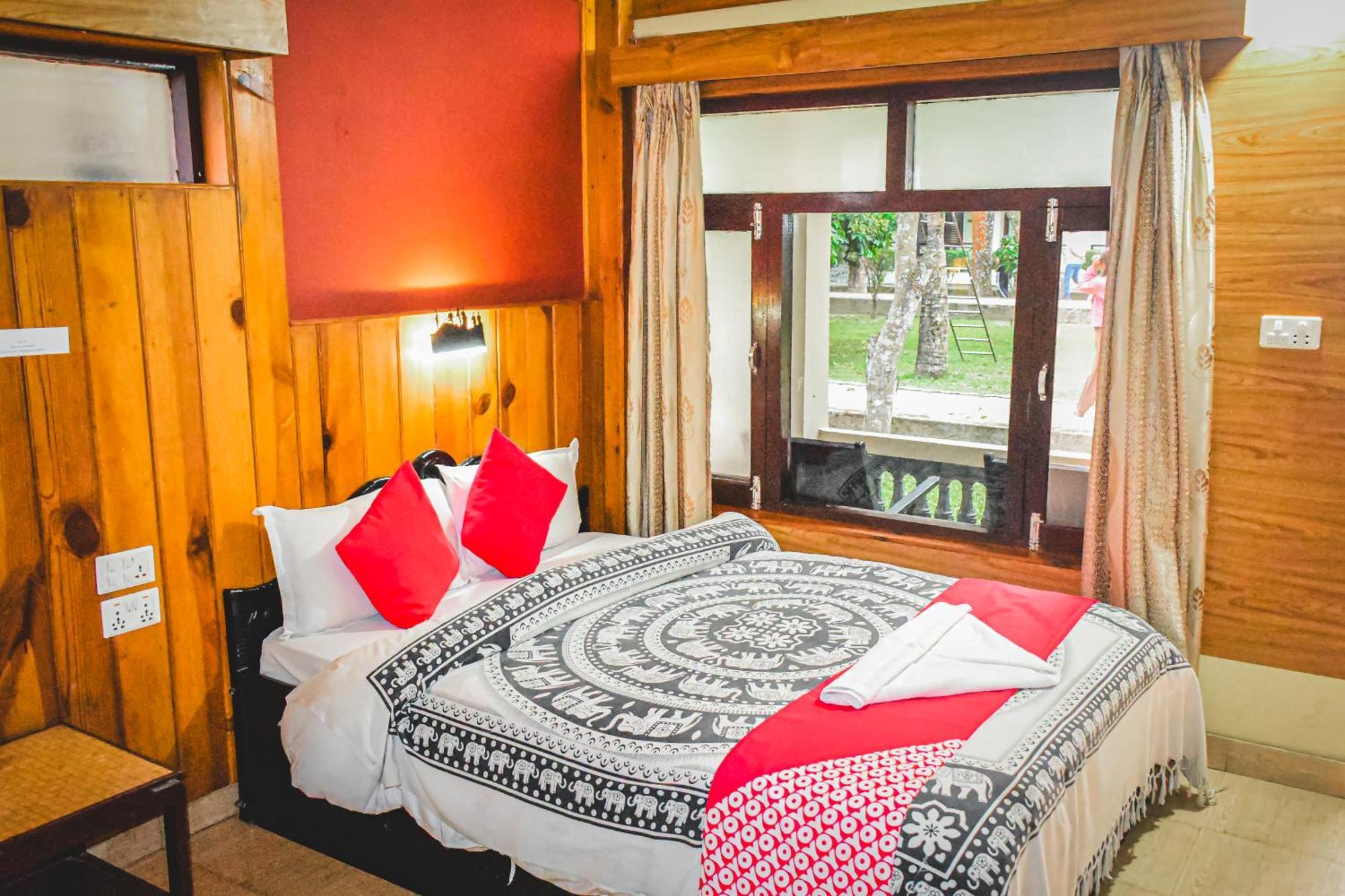 Chitwan Riverside Resort Sauraha Exterior photo