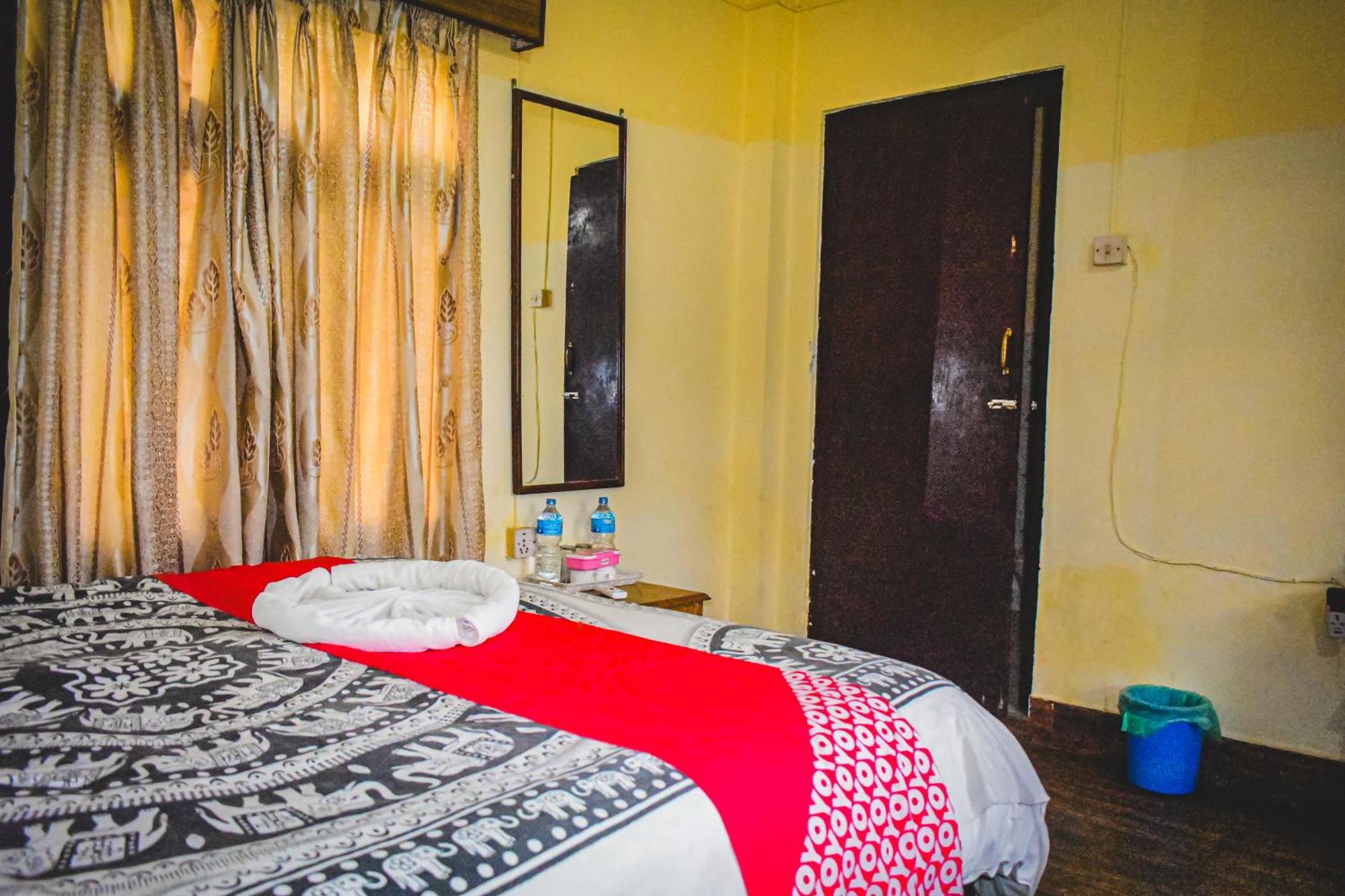 Chitwan Riverside Resort Sauraha Exterior photo