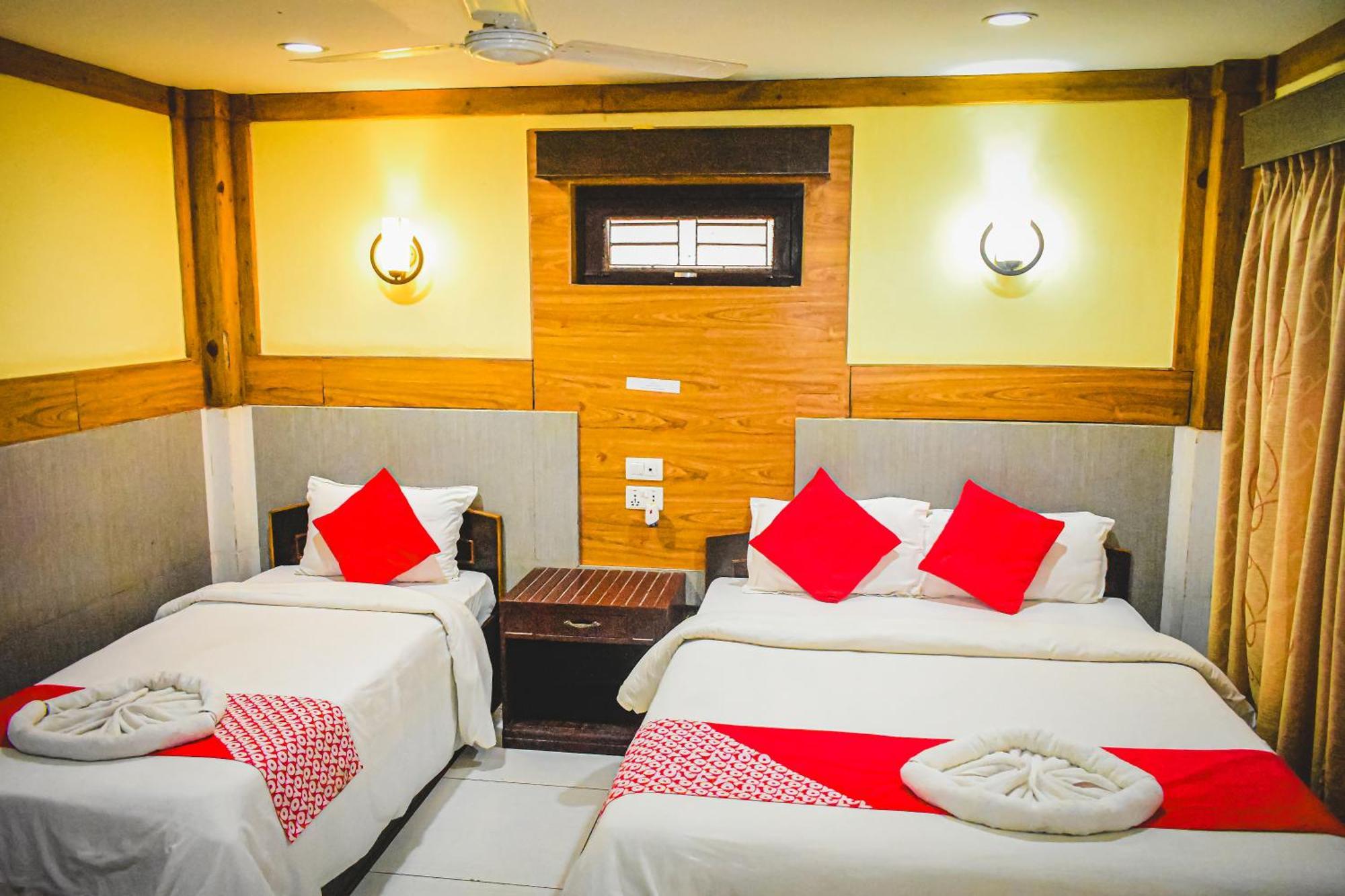 Chitwan Riverside Resort Sauraha Exterior photo