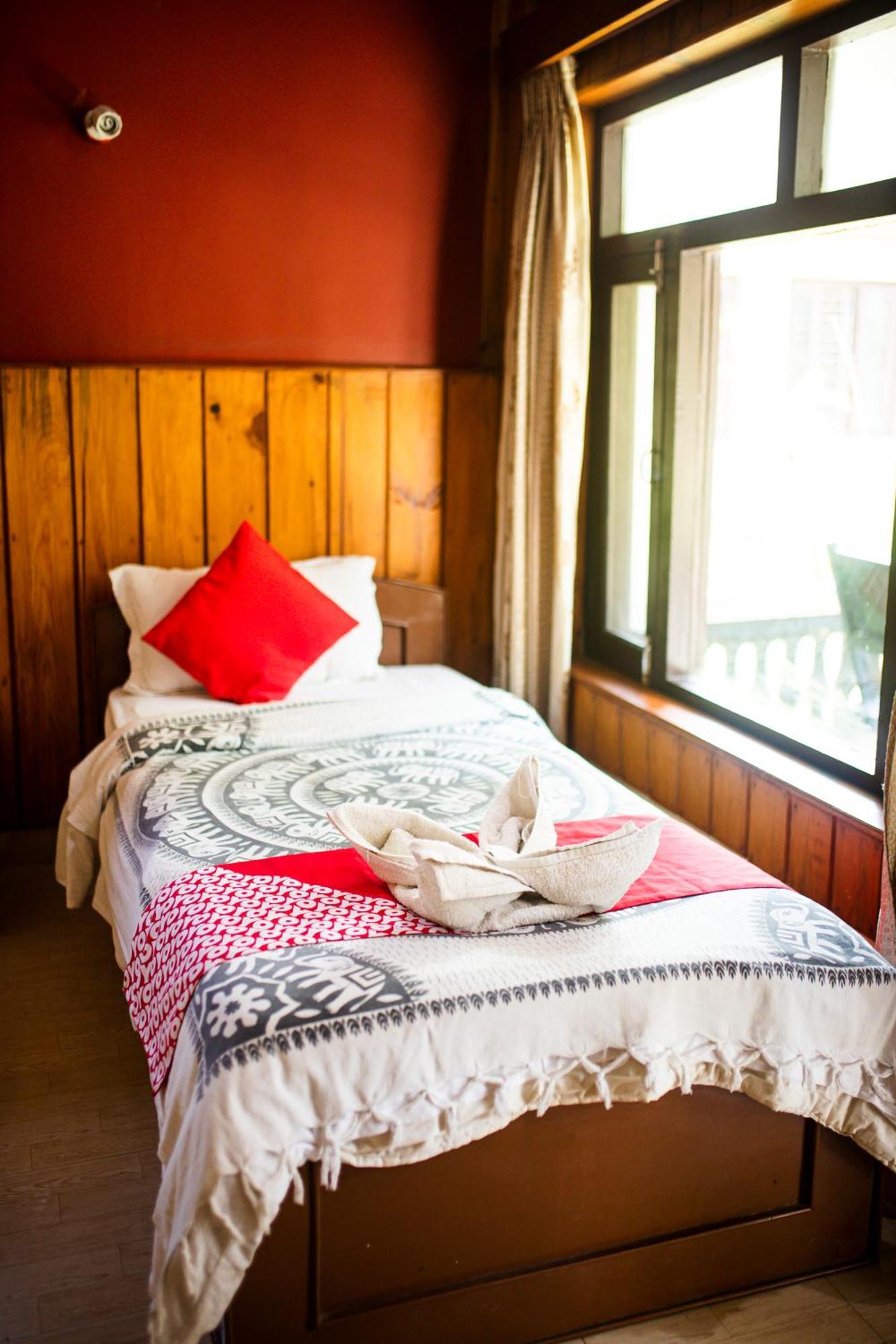 Chitwan Riverside Resort Sauraha Exterior photo