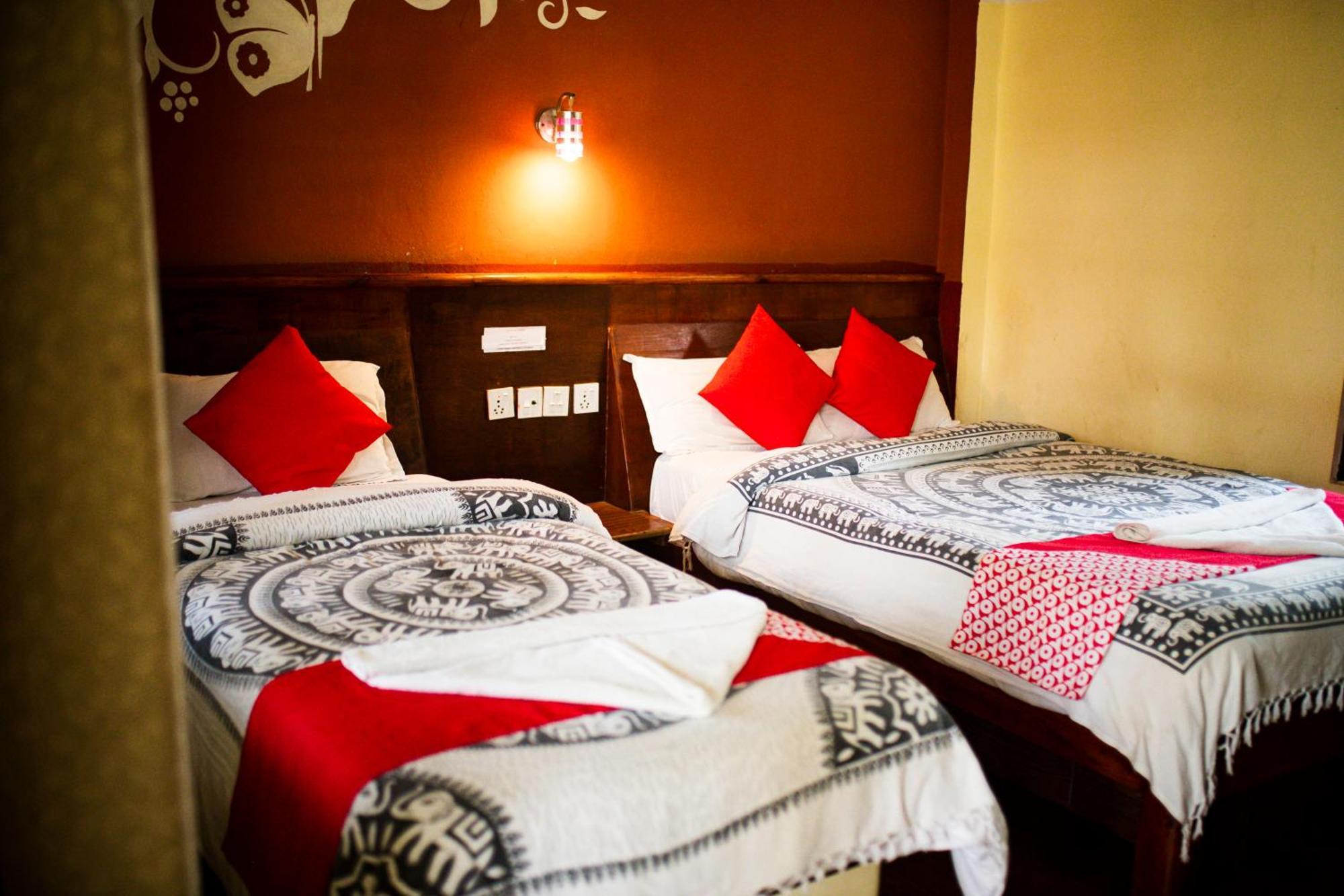 Chitwan Riverside Resort Sauraha Exterior photo
