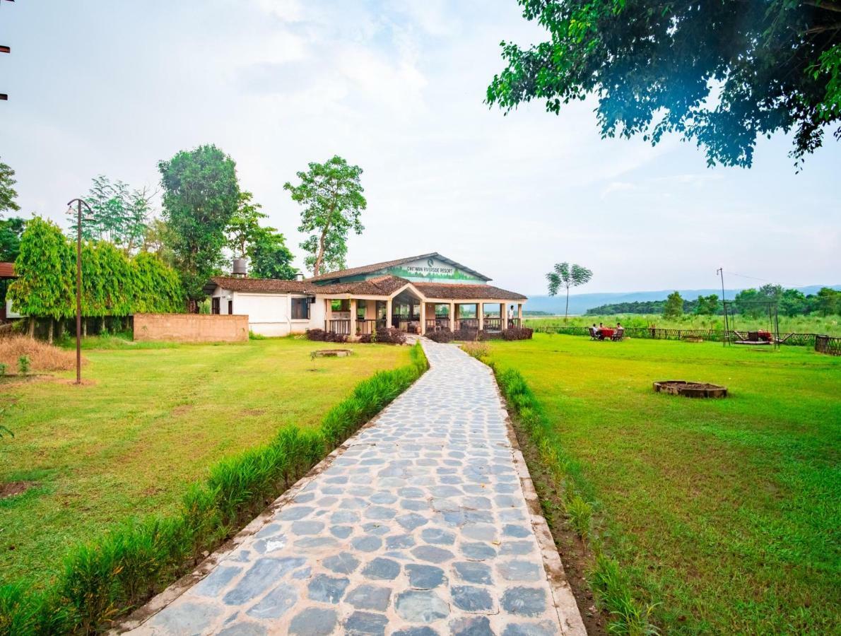 Chitwan Riverside Resort Sauraha Exterior photo