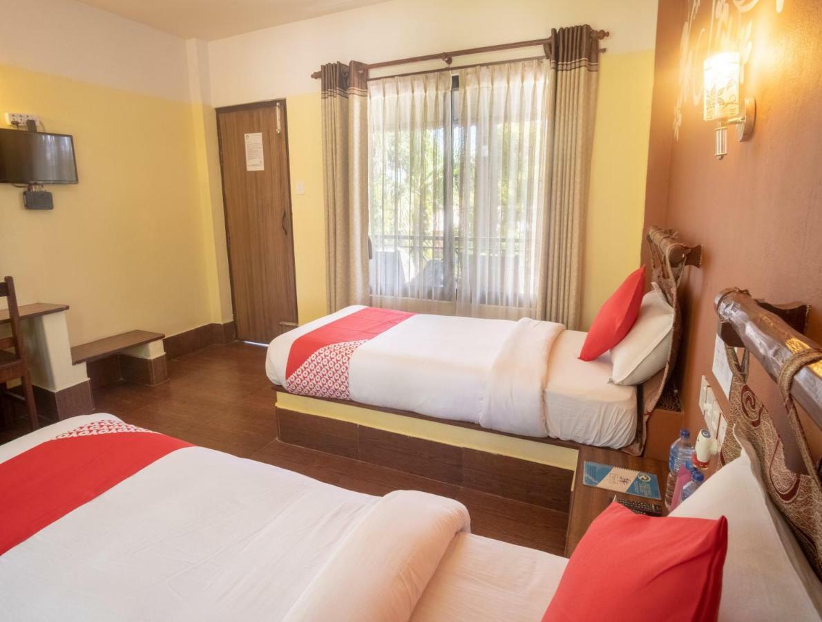 Chitwan Riverside Resort Sauraha Exterior photo