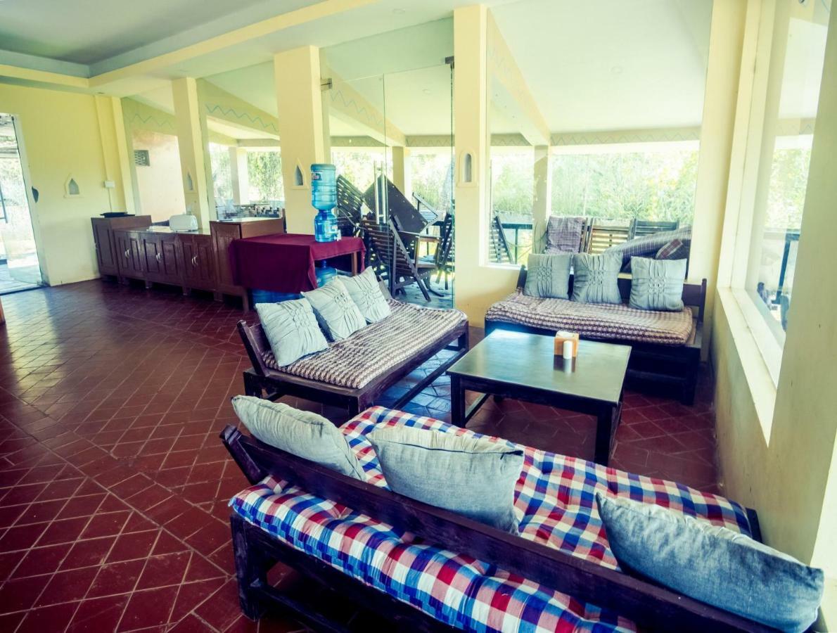 Chitwan Riverside Resort Sauraha Exterior photo