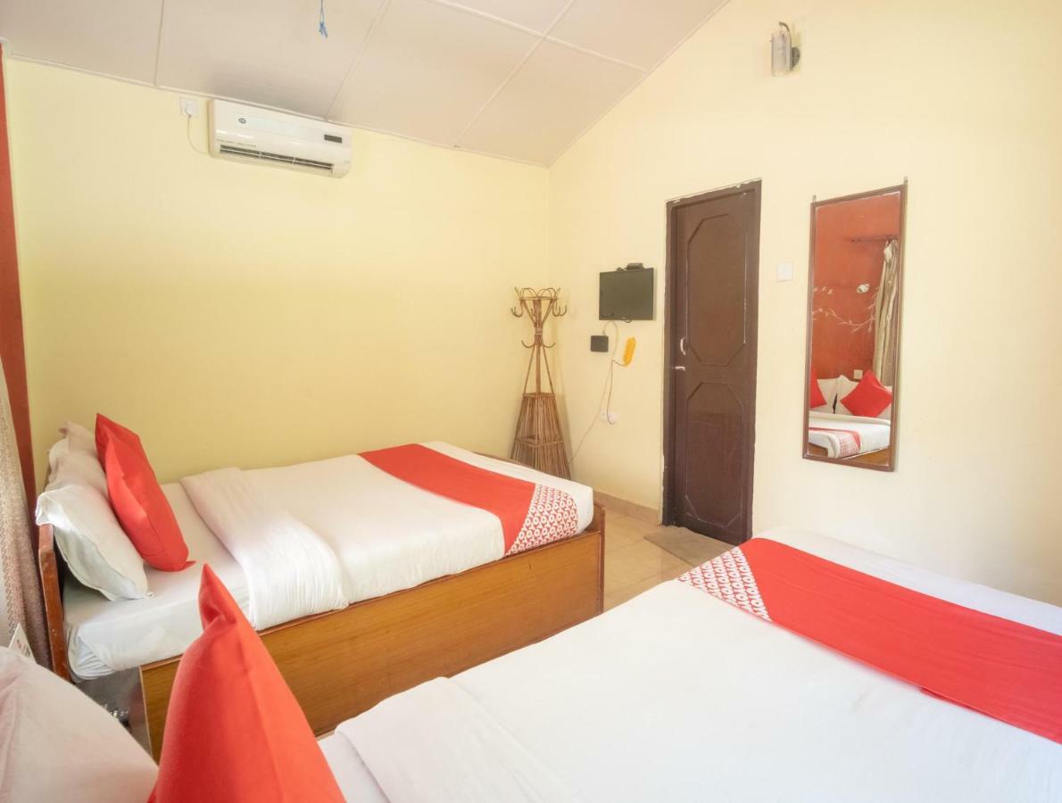 Chitwan Riverside Resort Sauraha Exterior photo