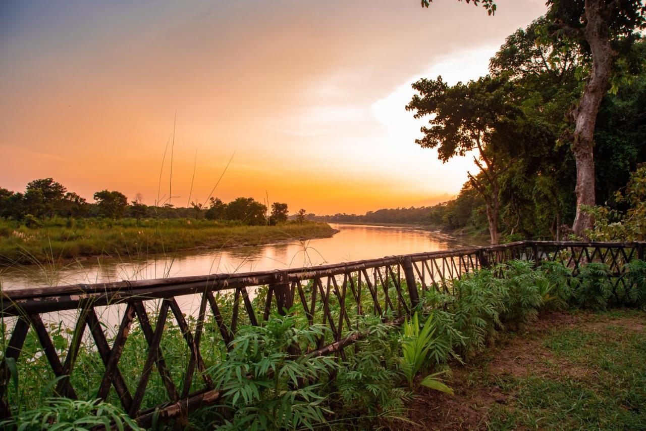 Chitwan Riverside Resort Sauraha Exterior photo