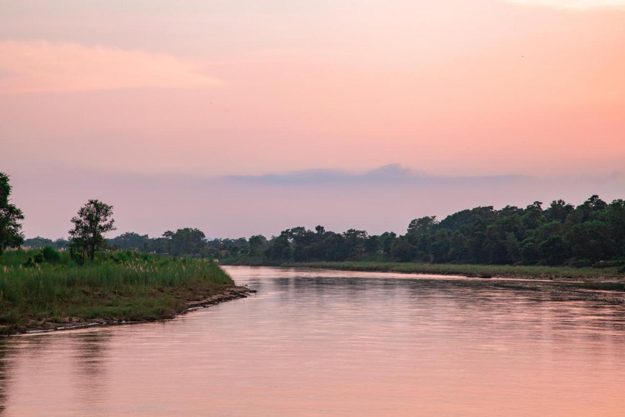 Chitwan Riverside Resort Sauraha Exterior photo