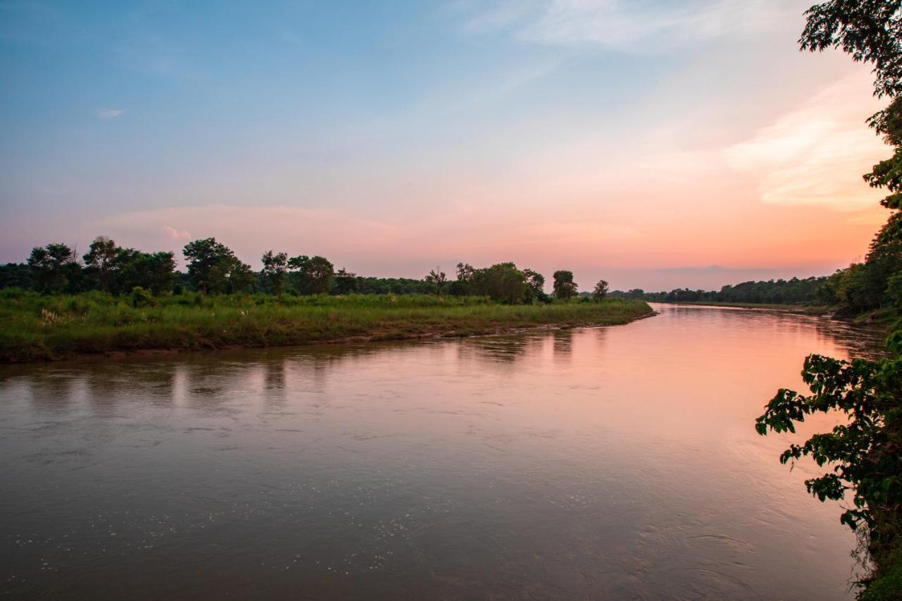Chitwan Riverside Resort Sauraha Exterior photo
